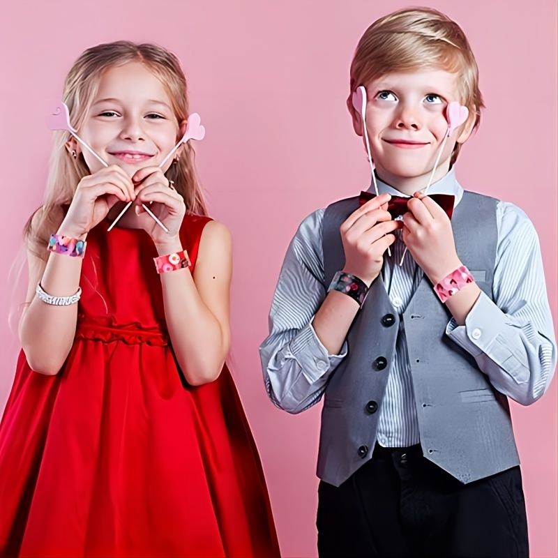 24st Alla Hjärtans Dag Slap Armband Färgglada Hjärta Spänne Dag Party Mest Populära Klassrum Skol Exchange Presenter Till Barn Student